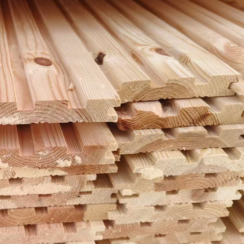 Wandpaneele aus Holzlatten