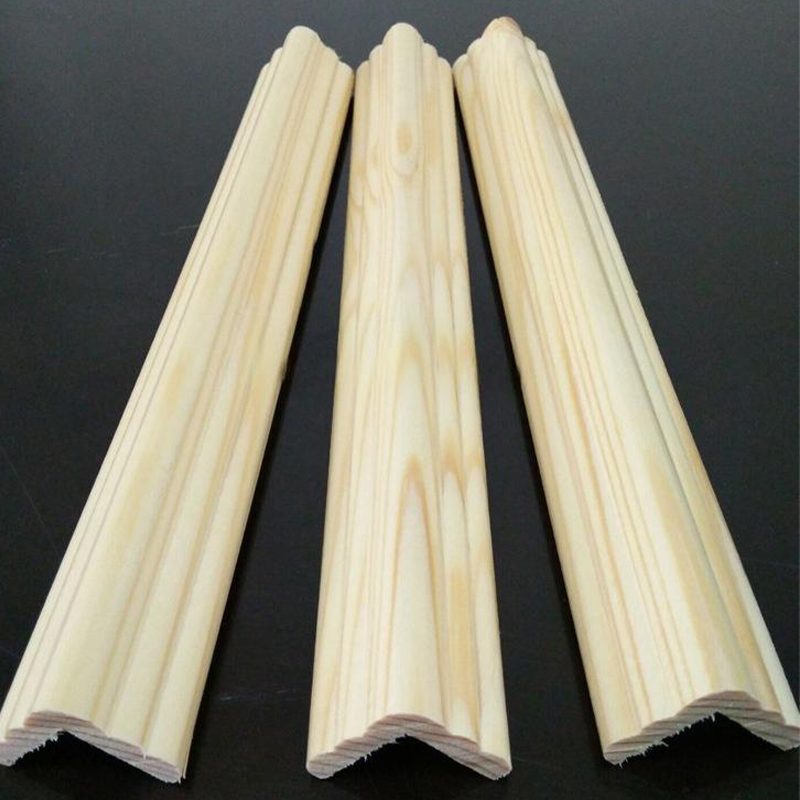 Eckleiste aus Kiefernholz