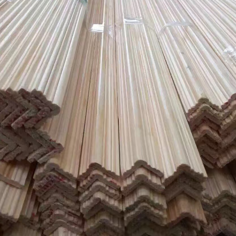 Eckleiste aus Kiefernholz