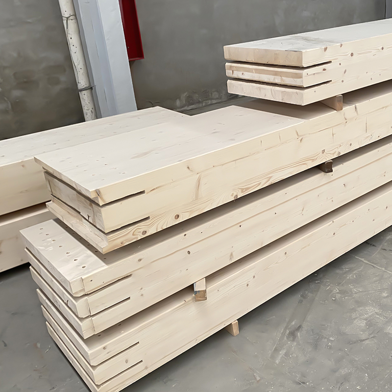 Balken und Pfosten aus Kiefernholz