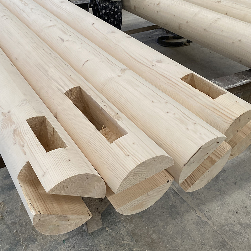 Balken und Pfosten aus Kiefernholz Balken und Pfosten aus Kiefernholz