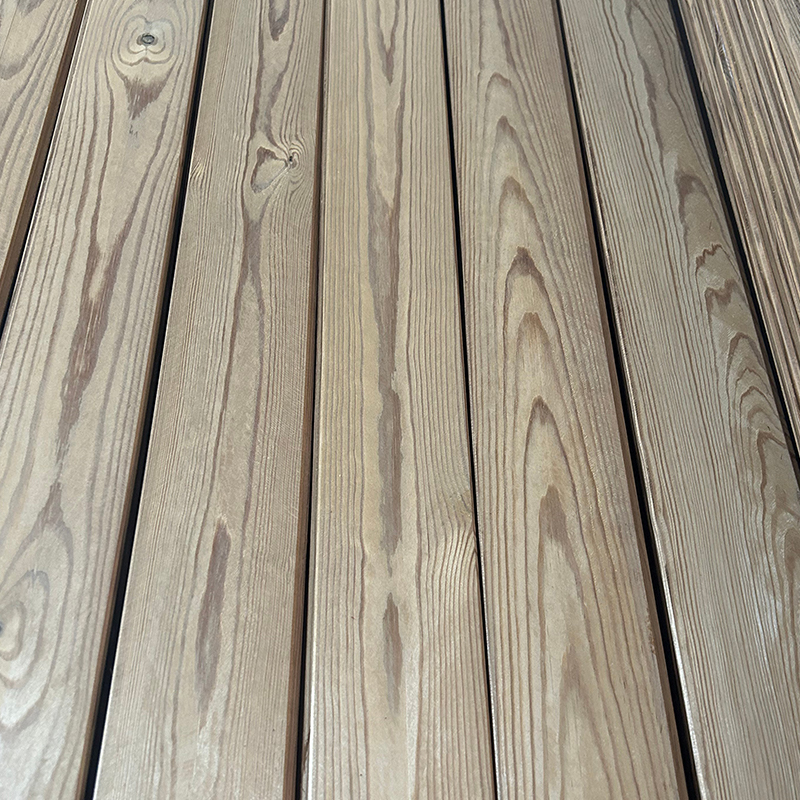 Wandpaneele aus karbonisiertem Holz Wandpaneele aus karbonisiertem Holz
