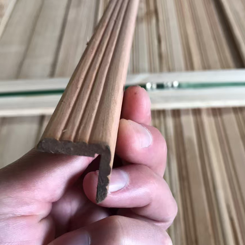 Eckleiste aus Western Red Cedar